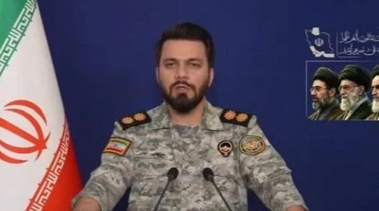 [서울=뉴시스]이란 이슬람혁명수비대(IRGC)는 이란의 전력 인프라에 가해지는 어떤 피해에도 단호하게 보복할 것이라고 미국에 경고하면서 미국과 이스라엘 시설의 "완전한 파괴"를 위협했다고 야후 뉴스가 6일 전했다. 사진은 졸피가리 대변인. IRGC 대변인 에브라힘 졸파가리 준장은 특히. 아부다비에 있는 300억 달러(45조510억원) 규모 오픈AI의 스타게이트 인공지능(AI) 데이터센터가 표적이 될 것이라고 지목했다. 이는 이란의 로켓 공격으로 아마존 AWS 데이터센터 일부가 피해를 입어 가동이 중단된 직후 나왔다. <사진 출처 : MSN> 2026.04.06.