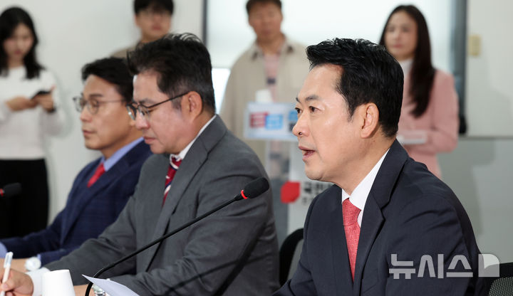 [인천=뉴시스] 전진환 기자 = 장동혁 국민의힘 대표가 6일 오전 인천 남동구 인천시당에서 열린 인천 현장최고위원회의에서 발언하고 있다. 2026.04.06. amin2@newsis.com