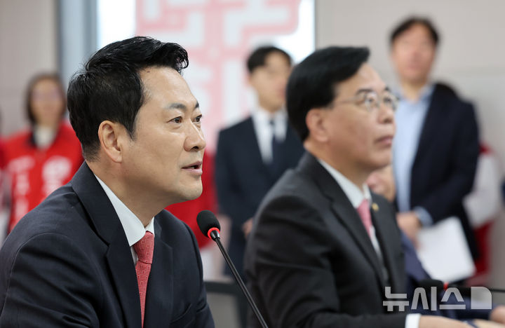 [인천=뉴시스] 전진환 기자 = 장동혁 국민의힘 대표가 6일 오전 인천 남동구 인천시당에서 열린 인천 현장최고위원회의에서 발언하고 있다. 2026.04.06. amin2@newsis.com