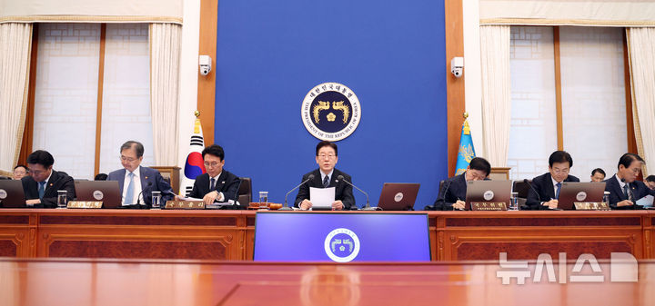 [서울=뉴시스] 고범준 기자 = 이재명 대통령이 6일 청와대에서 열린 국무회의 겸 비상경제점검회의에서 발언하고 하고 있다. 2026.04.06. bjko@newsis.com