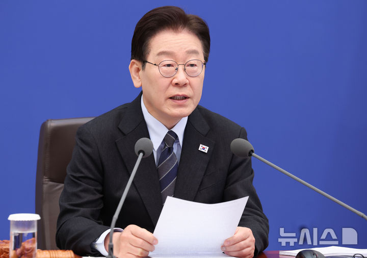 [서울=뉴시스] 고범준 기자 = 이재명 대통령이 6일 청와대에서 열린 국무회의 겸 비상경제점검회의에서 발언하고 있다. 2026.04.06. bjko@newsis.com