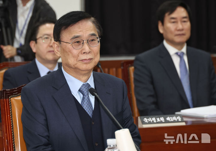 [서울=뉴시스] 국회사진기자단 = 이종석 국가정보원장이 6일 서울 여의도 국회에서 열린 정보위원회 전체회의에 출석해 있다. 2026.04.06. photo@newsis.com