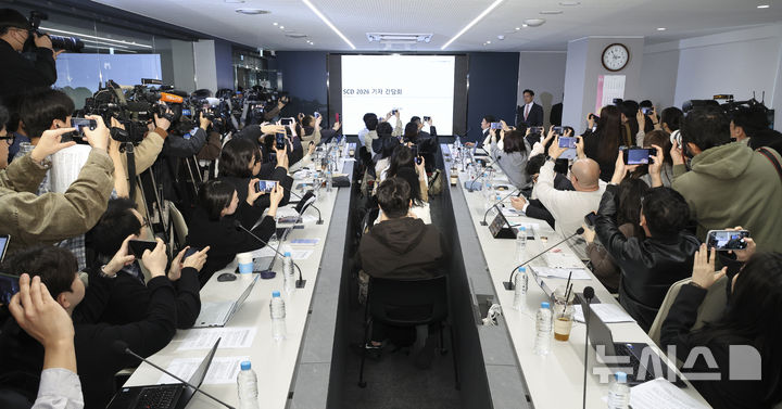[서울=뉴시스] 조성우 기자 = 전인석 삼천당제약 대표가 6일 오후 서울 서초구 삼천당제약 본사에서 열린 기자간담회에서 발언하고 있다. (공동취재) 2026.04.06. photo@newsis.com