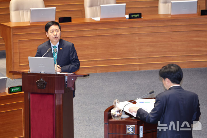 [서울=뉴시스] 김금보 기자 = 구윤철 부총리 겸 재정경제부 장관이 제434회국회(임시회) 제2차 본회의에서 오기형 더불어민주당 의원의 경제에 관한 대정부질문에 답변을 하고 있다. 2026.04.06. kgb@newsis.com