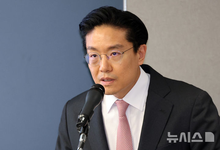 [서울=뉴시스] 조성우 기자 = 전인석 삼천당제약 대표가 6일 오후 서울 서초구 삼천당제약 본사에서 열린 기자간담회에서 발언하고 있다. (공동취재) 2026.04.06. photo@newsis.com