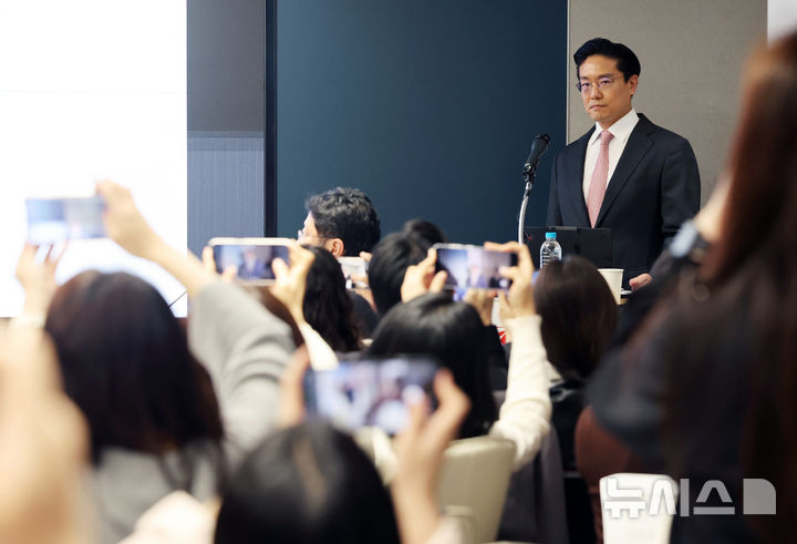 [서울=뉴시스] 조성우 기자 = 전인석 삼천당제약 대표가 지난 6일 오후 서울 서초구 삼천당제약 본사에서 열린 기자간담회에 참석해 있다. (공동취재) 2026.04.06. photo@newsis.com