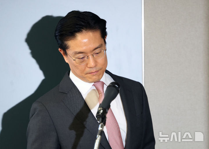 [서울=뉴시스] 조성우 기자 = 전인석 삼천당제약 대표가 6일 오후 서울 서초구 삼천당제약 본사에서 열린 기자간담회에 참석하고 있다. (공동취재) 2026.04.06. photo@newsis.com