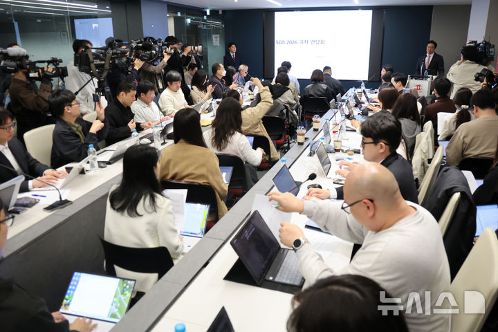 [서울=뉴시스] 조성우 기자 = 전인석 삼천당제약 대표가 6일 오후 서울 서초구 삼천당제약 본사에서 열린 기자간담회에서 발언하고 있다. (공동취재) 2026.04.06. photo@newsis.com