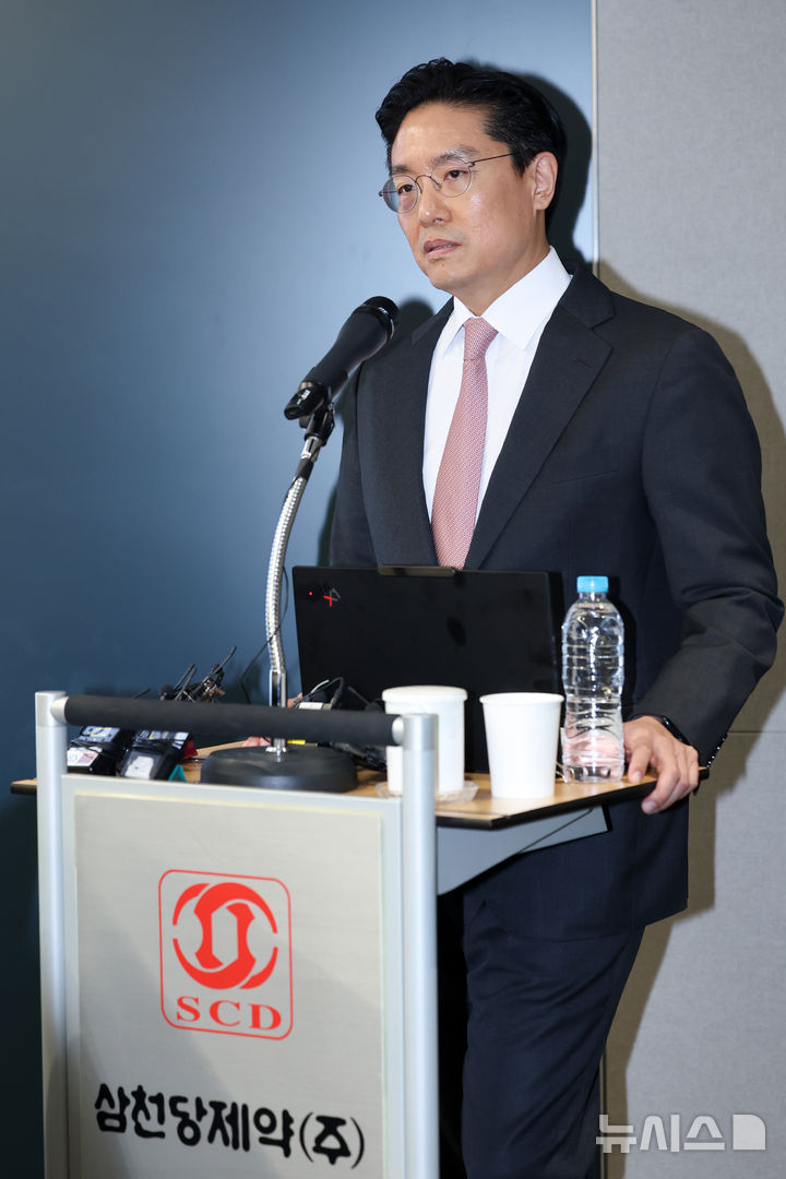 [서울=뉴시스] 조성우 기자 = 전인석 삼천당제약 대표가 6일 오후 서울 서초구 삼천당제약 본사에서 열린 기자간담회에서 발언하고 있다. (공동취재) 2026.04.06. photo@newsis.com