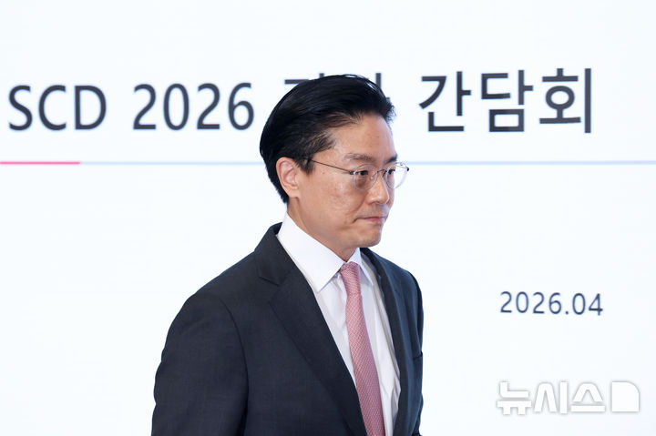 [서울=뉴시스] 조성우 기자 = 전인석 삼천당제약 대표가 지난 6일 오후 서울 서초구 삼천당제약 본사에서 열린 기자간담회에 참석하고 있다. (공동취재) 2026.04.06. photo@newsis.com