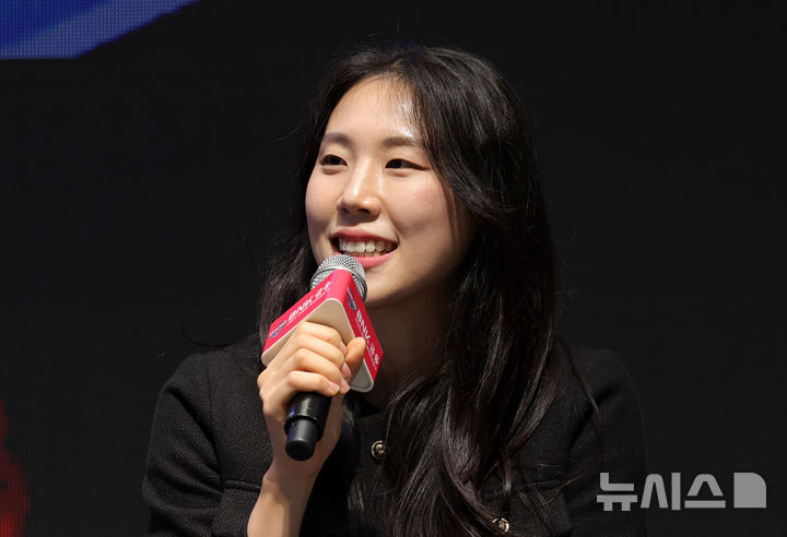 [서울=뉴시스] 홍효식 기자 = 6일 서울 용산구 서울드래곤시티에서 열린 2025-2026 여자프로농구 포스트시즌 미디어데이에서 삼성생명 강유림이 발언하고 있다. 2026.04.06. yesphoto@newsis.com