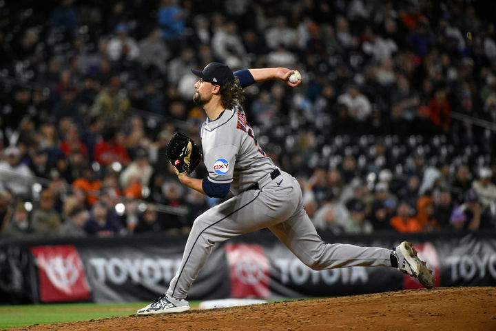 [덴버=AP/뉴시스] 휴스턴 애스트로스의 라이언 와이스가 7일(한국 시간) 미국 콜로라도주 덴버의 쿠어스 필드에서 열린 2026 메이저리그(MLB) 콜로라도 로키스와의 경기에서 5회말 역투하고 있다. 2026.04.07