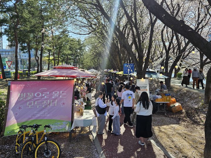 [상주=뉴시스] 모두장터 운영. (사진=상주시 제공) 2026.04.07 photo@newsis.com *재판매 및 DB 금지