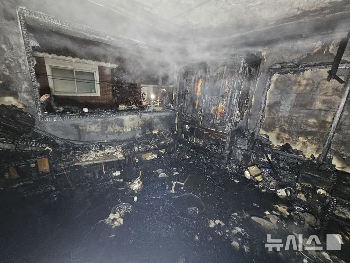 [인천=뉴시스] 부천시 오정구 고강동 빌라 화재. (사진=경기소방재난본부 제공) 2026.04.07. photo@newsis.com