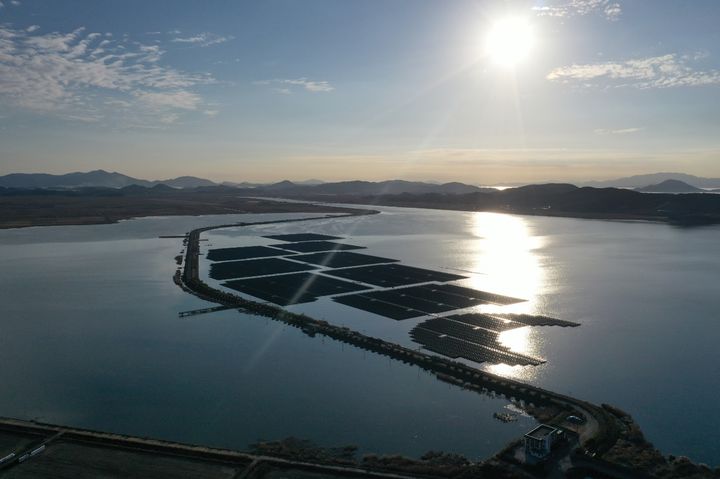 [세종=뉴시스] 수상태양광. (사진=한국농어촌공사 제공) *재판매 및 DB 금지