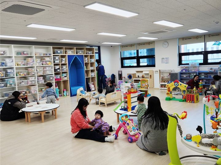 [수원=뉴시스] 육아나눔터 모습. (사진=경기도 제공) 2026.04.07. photo@newsis.com *재판매 및 DB 금지