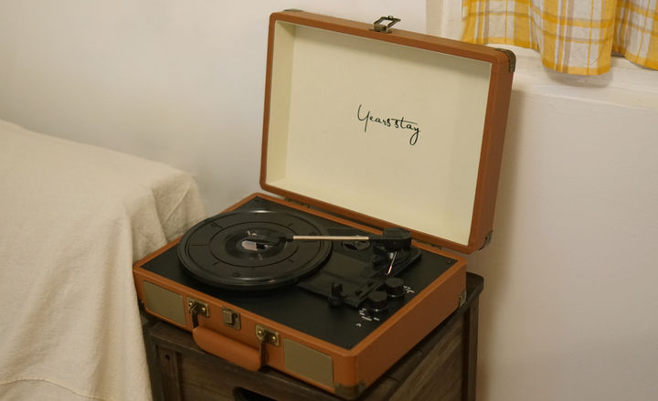 [서울=뉴시스] 미국에서 1979년 히트곡인 아니타 워드의 '링 마이 벨(Ring My Bell)'이 Z세대의 유행곡으로 떠오르면서 화제가 됐다. (사진=유토이미지)