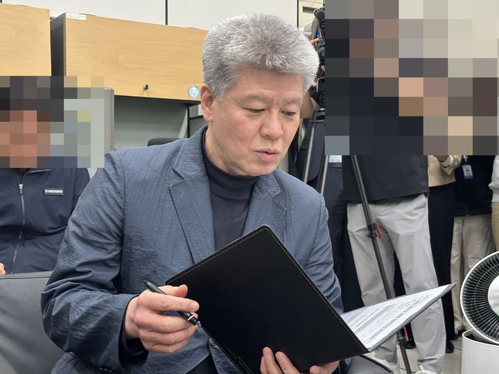 [대전=뉴시스] 김도현 기자 = 조대현 대전경찰청 광역범죄수사대장이 7일 오전 대전 서구 대전경찰청에서 대전 안전공업 화재 관련 브리핑을 진행하고 있다. 2026.04.07. kdh1917@newsis.com *재판매 및 DB 금지