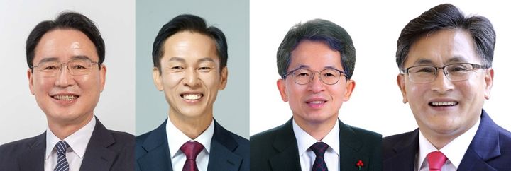 [영주=뉴시스] 왼쪽부터 황병직 전 경북도의회 의원, 송명달 전 해양수산부 차관, 유정근 전 영주시 부시장, 박성만 경북도의회 의장. 2026.04.07. photo@newsis.com *재판매 및 DB 금지