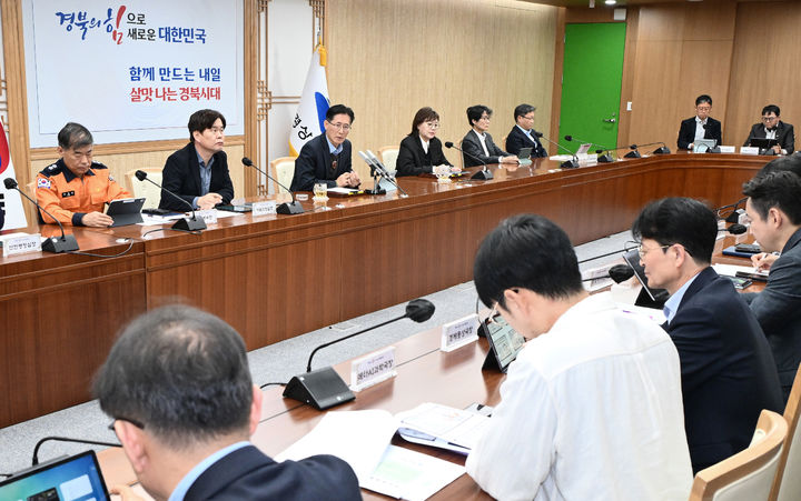 [안동=뉴시스] 7일 황명석 경북도지사 권한대행 주재로 '중동 상황 대응 분야별 추진 상황 점검회의'가 열리고 있다. (사진=경북도 제공) 2026.04.07. photo@newsis.com *재판매 및 DB 금지