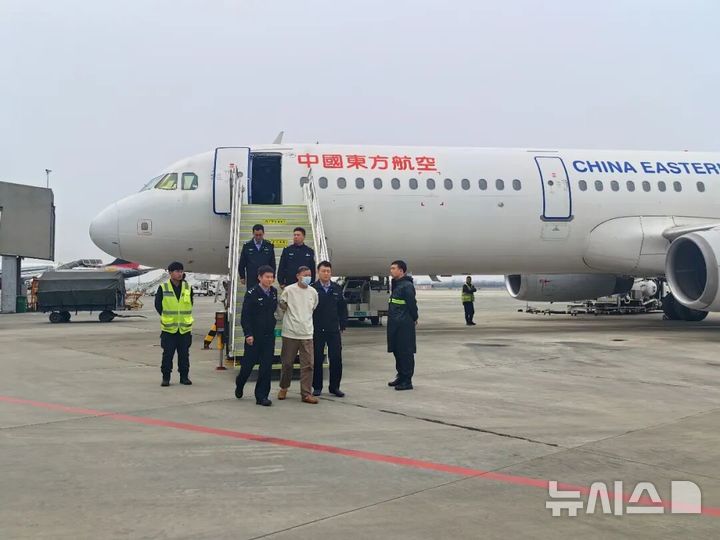 [베이징=뉴시스] 중국 당국이 10년간 도주했던 대출 사기 용의자 왕모씨를 필리핀에서 송환했다고 주(駐)필리핀 중국대사관이 6일 밝혔다.(사진=주필리핀 중국대사관 홈페이지 갈무리) 2026.04.07 photo@newsis.com