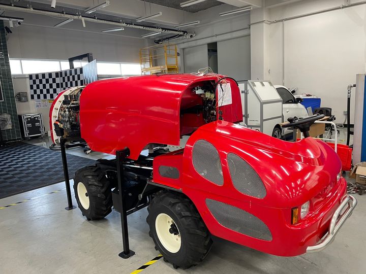 [세종=뉴시스] 농림식품기술기획평가원(농기평)은 '친환경동력원 적용 농기계기술개발사업'을 통해 사과·배·복숭아 등 과수 농가에 활용 가능한 72V, 17㎾급 '전기식 스피드 스프레이어(SS기)'를 국내 최초로 개발했다고 밝혔다. (사진=농기평 제공) 2026.04.07. photo@newsis.com *재판매 및 DB 금지