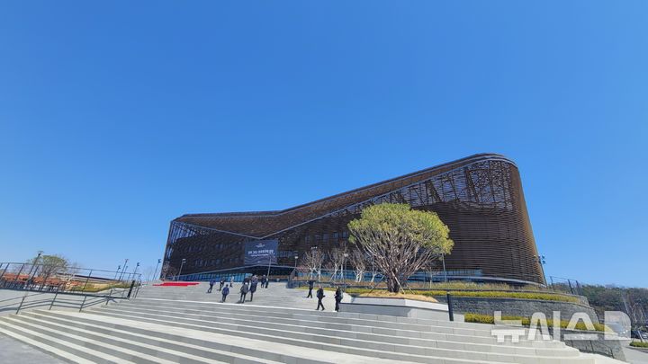 [천안=뉴시스] 최영민 기자=7일 충남 천안시 입장면에 자리한 코리아풋볼파크가 공식 개관식을 개최했다. 2026.04.07 ymchoi@newsis.com