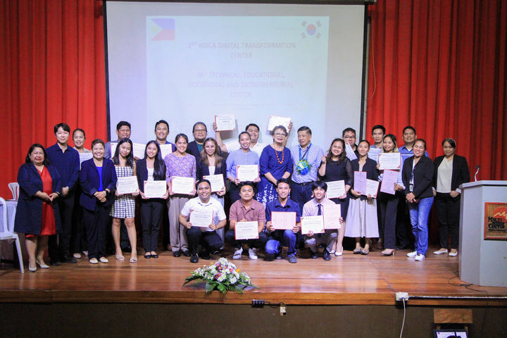 [대전=뉴시스] 한남대 아·태국제협력사업단, 필리핀 정보통신 기능인력양성사업 AI·디지털 역량 교육 수료식 기념촬영. (사진=한남대 제공) 2026.04.07. photo@newsis.com *재판매 및 DB 금지