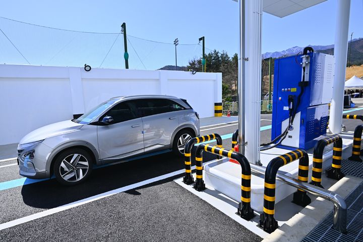 [속초=뉴시스] 속초종합경기장 수소충전소 내외부 전경.(사진=속초시 제공)photo@newsis.com *재판매 및 DB 금지