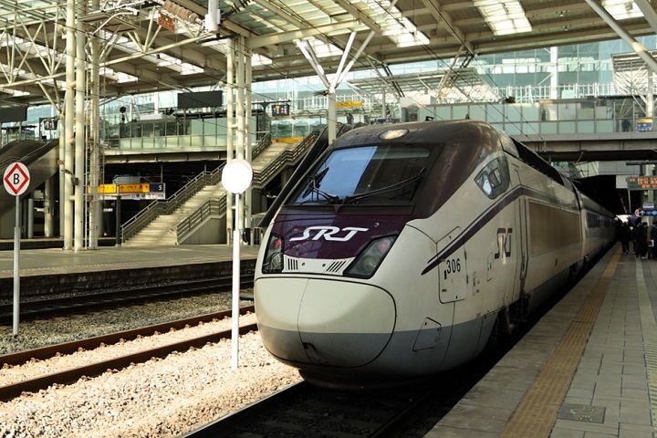 [서울=뉴시스] 서울역에 정차중인 SRT 열차. 2026.04.07. (사진=SR 제공) photo@newsis.com *재판매 및 DB 금지