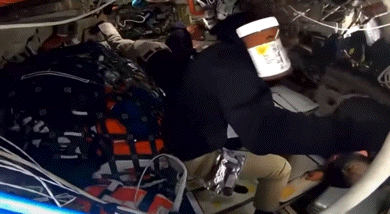 [서울=뉴시스] 미국 NASA의 달 탐사 임무 생중계 영상에서 초콜릿 스프레드 '누텔라'가 뜻밖의 존재감을 드러내며 온라인에서 화제를 모으고 있다. 영상 NASA 유튜브 *재판매 및 DB금지 