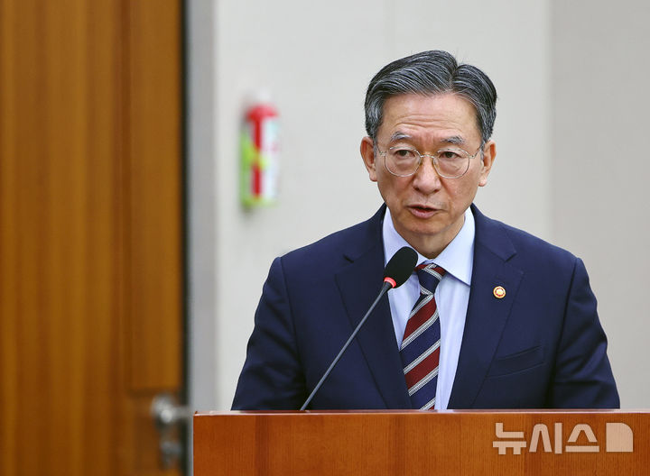 [서울=뉴시스] 김명년 기자 = 정성호 법무부 장관이 7일 서울 여의도 국회에서 열린 '윤석열 정권 정치검찰 조작기소 의혹사건 진상규명' 국정조사특별위원회 전체회의에서 발언하고 있다. 2025.04.07. kmn@newsis.com