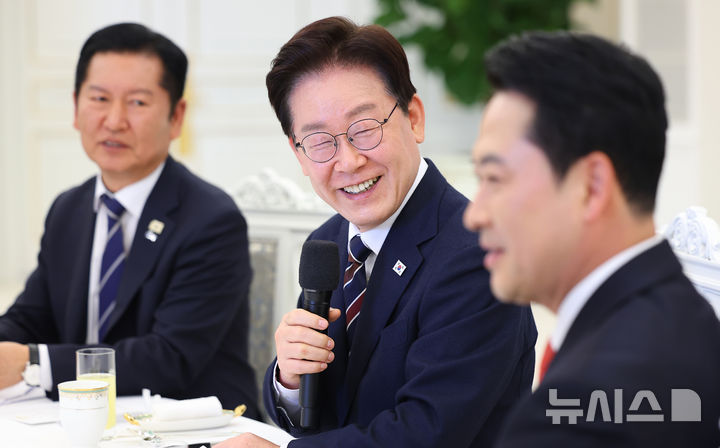 [서울=뉴시스] 최동준 기자 = 이재명 대통령이 7일 청와대에서 열린 여야정 민생경제협의체 회담 및 오찬에서 발언하고 있다. 2026.04.07. photocdj@newsis.com