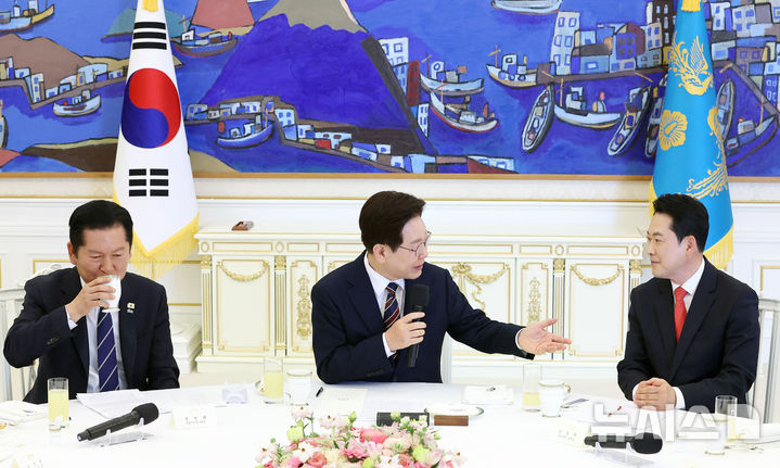 [서울=뉴시스] 최동준 기자 = 이재명 대통령이 7일 청와대에서 열린 여야정 민생경제협의체 회담 및 오찬에서 발언하고 있다. 2026.04.07. photocdj@newsis.com