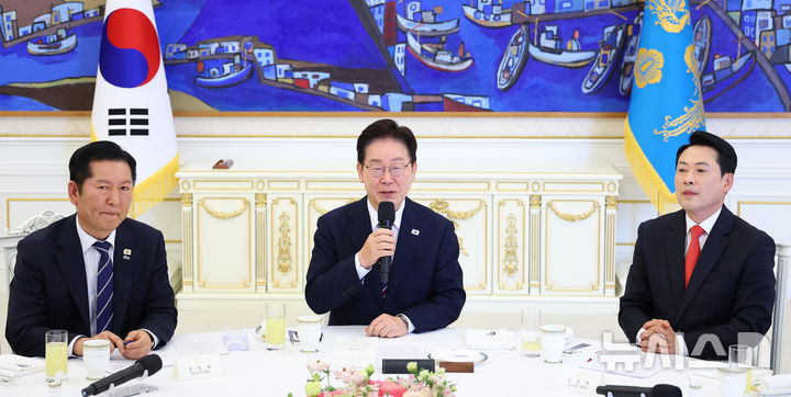 [서울=뉴시스] 최동준 기자 = 이재명 대통령이 7일 청와대에서 열린 여야정 민생경제협의체 회담 및 오찬에서 발언하고 있다. 2026.04.07. photocdj@newsis.com