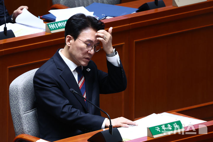 [서울=뉴시스] 고승민 기자 = 김민석 국무총리가 7일 서울 여의도 국회에서 열린 예산결산특별위원회 전체회의에서 생각에 잠겨 있다. 2026.04.07. kkssmm99@newsis.com