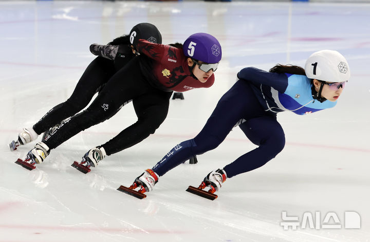 목동아이스링크에서 질주하는 쇼트트랙 최민정
