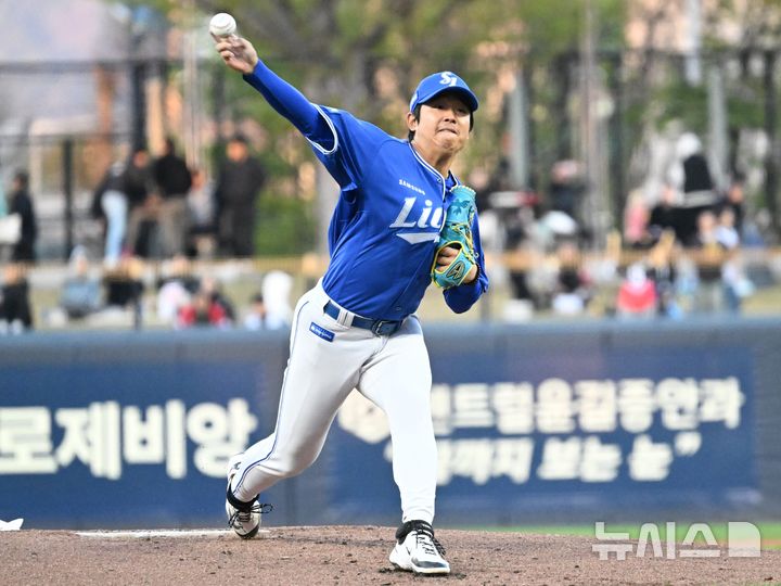 [광주=뉴시스] 이현행 기자 = 7일 오후 광주 북구 광주-기아챔피언스필드에서 열린 2026 신한 SOL KBO리그 삼성 라이온즈 대 KIA타이거즈의 경기. 1회 말 삼성 양창섭이 역투하고 있다. 2026.04.07. lhh@newsis.com
