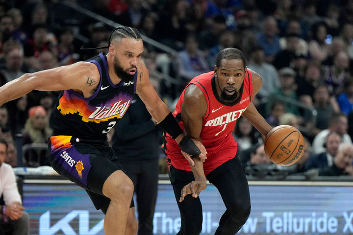 [피닉스=AP/뉴시스] 미국프로농구(NBA) 휴스턴 로키츠의 케빈 듀랜트(오른쪽). 2026.04.07.