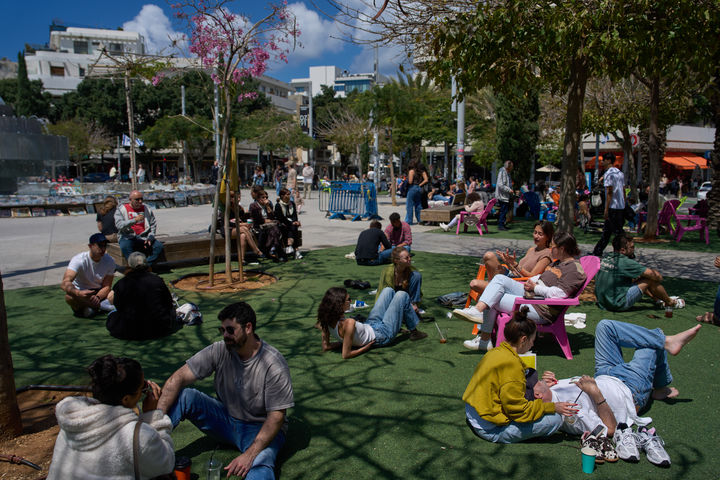 휴전 발표 후 여유로운 시간 보내는 이스라엘 사람들