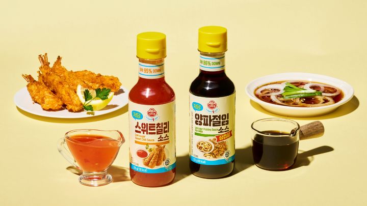 [서울=뉴시스] 오뚜기 LIGHT&JOY 저당 소스 2종. (사진=오뚜기 제공) *재판매 및 DB 금지