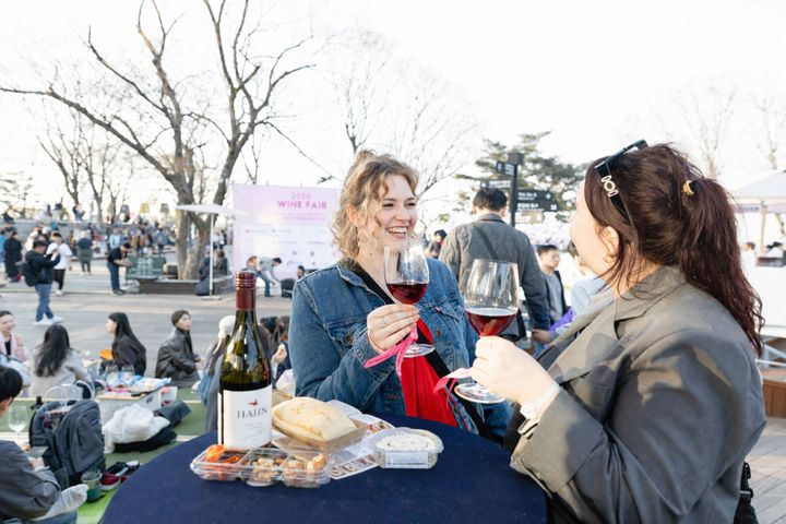 [서울=뉴시스] N서울타워, 2026 남산 와인페어 현장(사진=CJ푸드빌) *재판매 및 DB 금지