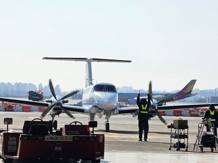 [서울=뉴시스] 기상청 국립기상과학원이 운용하고 있는 기상항공기 '나라호'가 임무를 마치고 착륙한 모습.(사진=기상청 제공) 2026.04.08. photo@newsis.com *재판매 및 DB 금지 *재판매 및 DB 금지