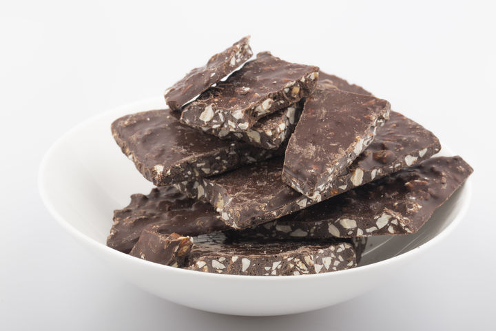 [서울=뉴시스] 다크 초콜릿은 항산화 성분과 미네랄이 풍부하지만 지방 함량이 많아 과잉 섭취 시 주의가 필요하다. (사진=유토이미지) 2026.04.08. *재판매 및 DB 금지