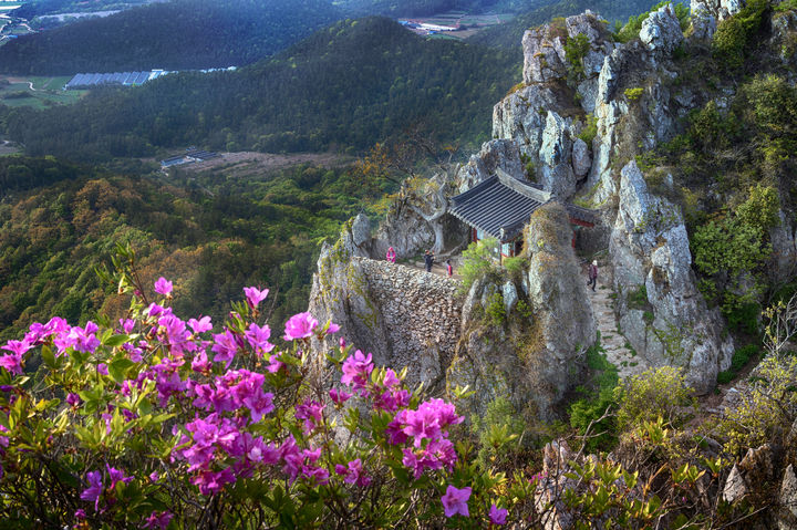 [해남=뉴시스] 해남 달마산 도솔암. (사진 = 전남도 제공). 2026.04.08. photo@newsis.com *재판매 및 DB 금지
