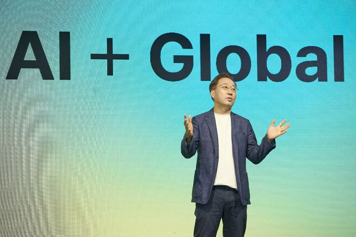 카카오뱅크 윤호영 대표이사가 8일 페어몬트 앰배서더 서울에서 올해 전략과 방향성에 대해 발표하고 있다. (사진=카카오뱅크 제공) *재판매 및 DB 금지