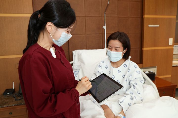 [서울=뉴시스] 가톨릭대학교 서울성모병원은 올해를 'AI가 이끄는 간호 혁신의 원년'으로 선언하고, 다양한 방식을 통해 스마트 간호 서비스를 현장에 적용하는 한 해가 될 것이라고 8일 밝혔다. (사진=서울성모병원 제공) 2026.04.08. photo@newsis.com *재판매 및 DB 금지