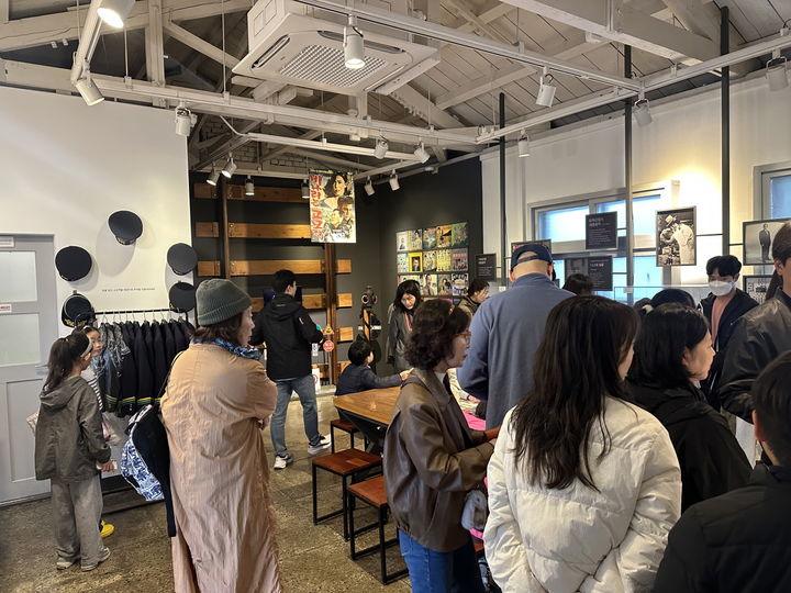 [대구=뉴시스] 수성문화재단은 달성군과 협력해 운영 중인 광역 연계 투어 프로그램 '미술관 옆 동물원'이 전 회차 매진을 기록했다. (사진 = 수성문화재단 제공) 2026.04.08. photo@newsis.com *재판매 및 DB 금지