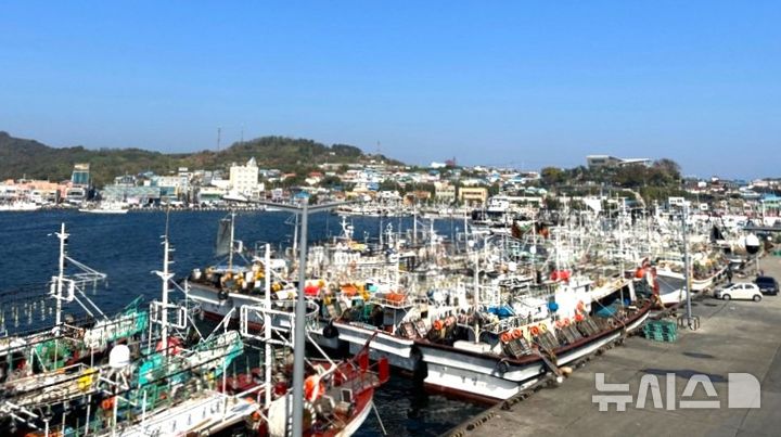 [포항=뉴시스] = 포항시 남구 구룡포 연안 어선 모습. 2026.04.08. photo@newsis.com