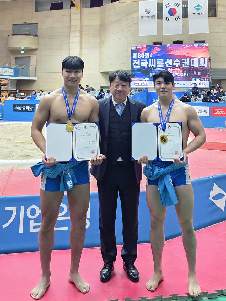 [울산=뉴시스] 울산대는 지난 6일부터 이틀간 충북 제천체육관에서 열린 이번 대회 대학부 개인전에서 소장급(80kg 이하) 이용수와 용장급(90kg 이하) 박주환이 각각 우승을 차지했다. (사진=울산대 제공) 2026.04.08. photo@newsis.com *재판매 및 DB 금지